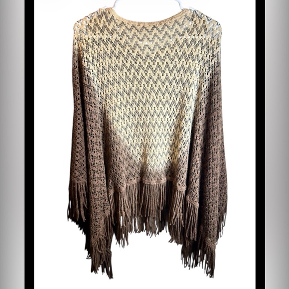 Open Knit Brown Tan Ombré Poncho W Fringe OS - Picture 3 of 3